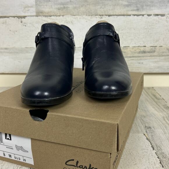 Clarks womens 8 Emily2 erin navy blue leather bootie low heel zip buckle shoe - Picture 3 of 8